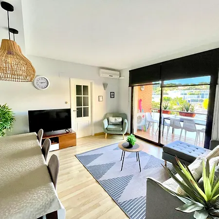 Fenals Beach&chic, Boutique Apartament, Free Parking, Full Equipped Near The *