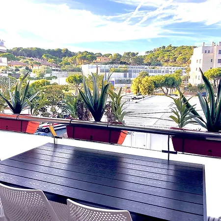 Fenals Beach&chic, Boutique Apartament, Free Parking, Full Equipped Near The