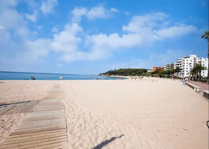 Apartmán Fenals Beach&chic, Boutique Apartament, Free Parking, Full Equipped Near The